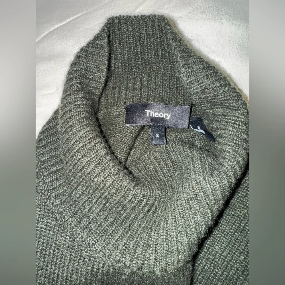 Theory Cashmere Slouchy Turtleneck - Picture 5 of 6